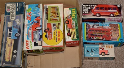 Lot 296 - Tinplate toys
