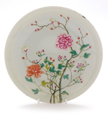 Lot 406 - Famille rose saucer dish
