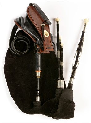 Lot 200 - Set of Northumbrian small pipes.