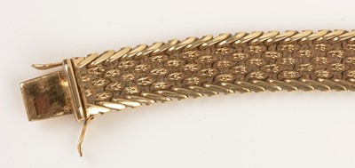 Lot 151 - 18ct yellow gold necklace