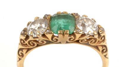 Lot 223 - Emerald and diamond ring