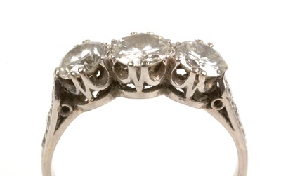 Lot 61 - Three stone diamond ring