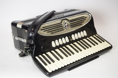 Lot 686 - A Giulietti 120 bass piano accordion