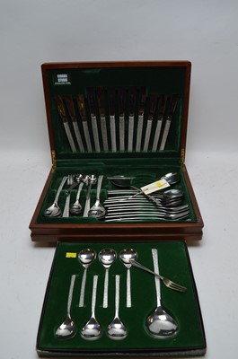 Lot 407 - Viners steel cutlery