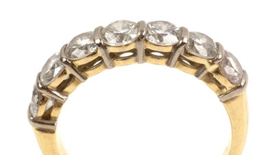 Lot 92 - Seven stone diamond ring