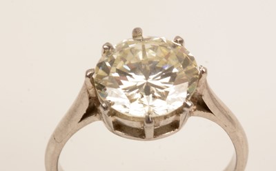 Lot 55 - Solitaire diamond ring