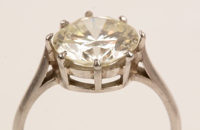 Lot 55 - Solitaire diamond ring