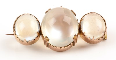 Lot 166 - Moonstone brooch