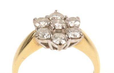 Lot 119 - Diamond cluster ring