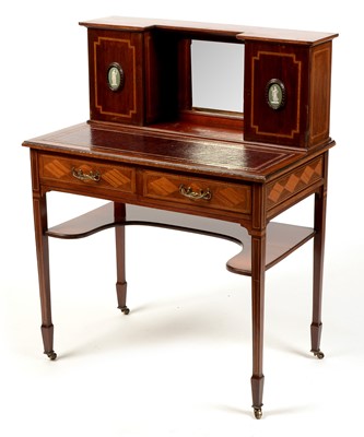 Lot 1181 - bonheur du jour