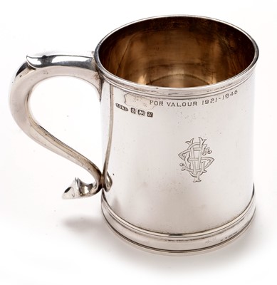 Lot 250 - Silver tankard