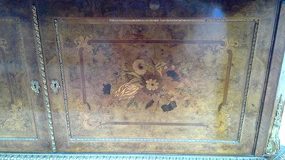 Lot 999 - An impressive late 19th Century burr walnut