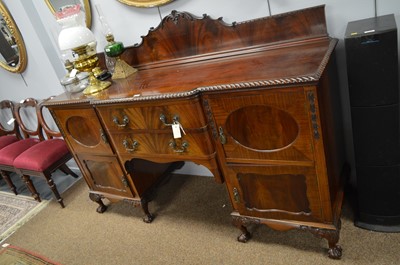 Lot 631 - 20th century mahogany sideboard