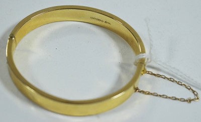 Lot 109 - Gold bangle