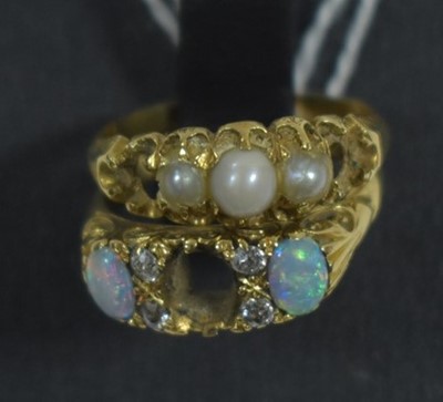 Lot 125 - Two rings