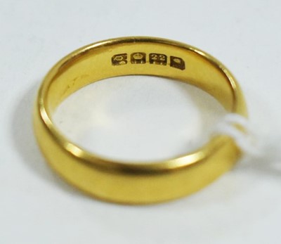 Lot 153 - 22ct yellow gold wedding band