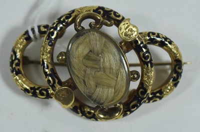 Lot 161 - Mourning brooch
