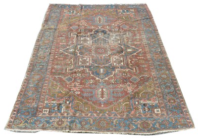 Lot 916 - Serapi carpet