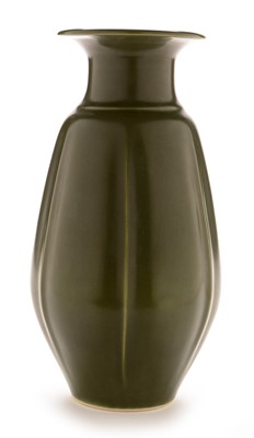 Lot 431 - Zenju Miyashita flower vase