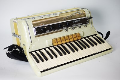 Lot 687 - Marinucci 120 Bass piano accrodion