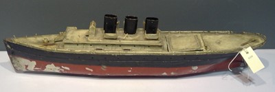 Lot 1284 - Early 20th Century metal hulled clockwork model liner.