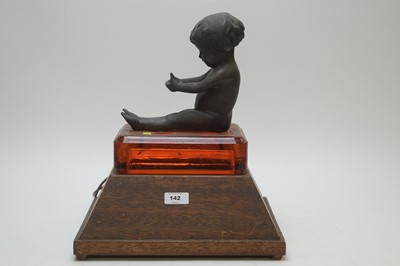 Lot 142 - Lamp