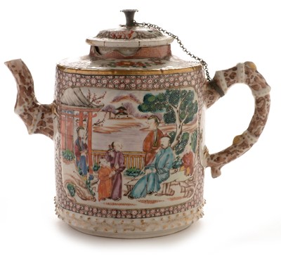 Lot 423 - Qianlong Mandarin pattern Wine pot