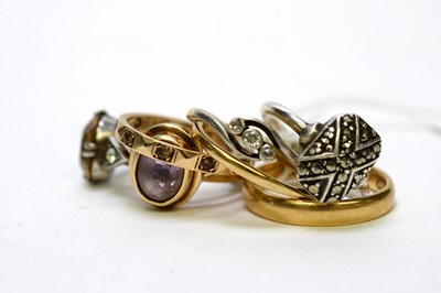 Lot 276A - A selection of yellow and white metal rings.