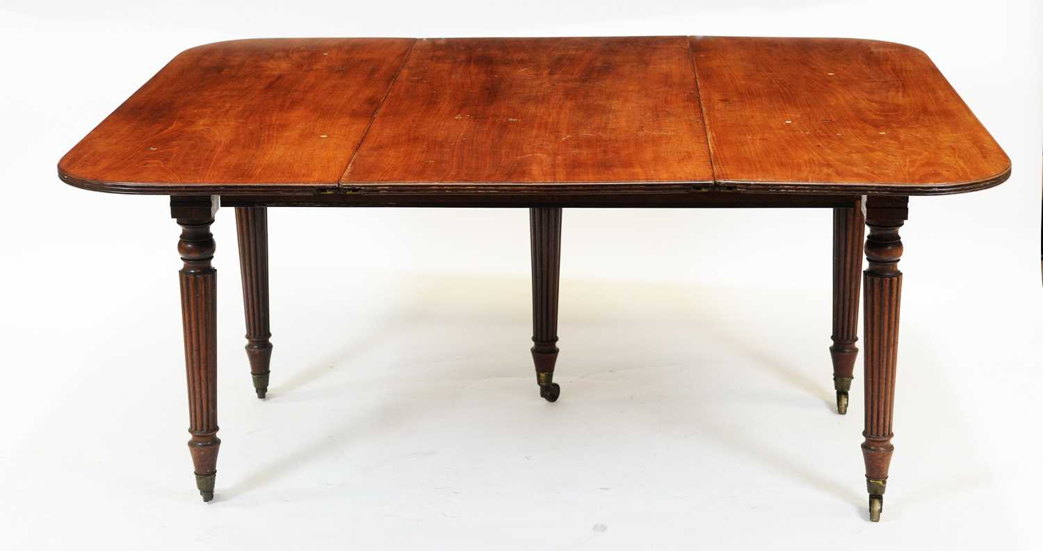 Lot 872 - 19th Century mahogany telescopic action dining table and leaf holder in the manner of Gillows