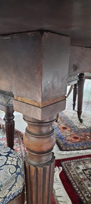 Lot 872 - 19th Century mahogany telescopic action dining table and leaf holder in the manner of Gillows