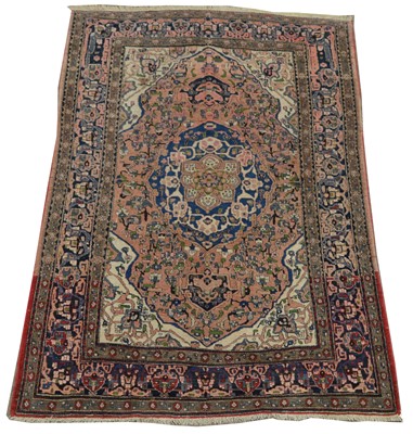 Lot 672 - Isfahan rug