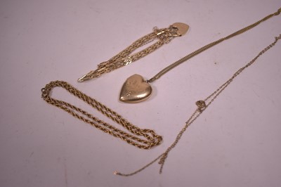 Lot 11 - Gold jewellery