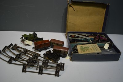 Lot 1230 - Hornby 0-gauge No. 101 passenger set and sundries.