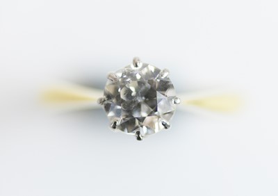 Lot 43 - A single stone diamond ring