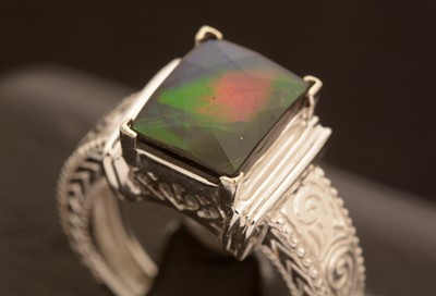 Lot 8 - Ammolite ring
