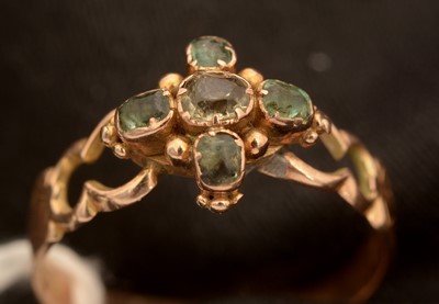 Lot 45 - Emerald ring