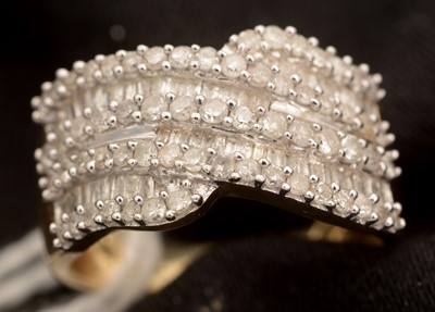 Lot 50 - Diamond dress ring