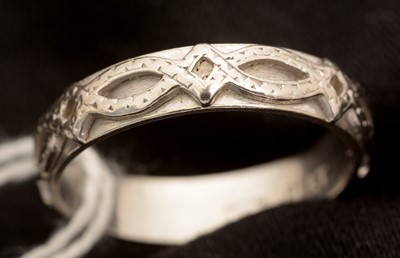 Lot 51 - Platinum ring