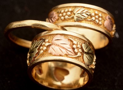 Lot 52 - Three gold rings