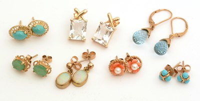 Lot 91 - Gemstone earring