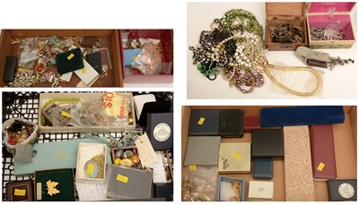 Lot 198 - A large quantity of costume jewellery