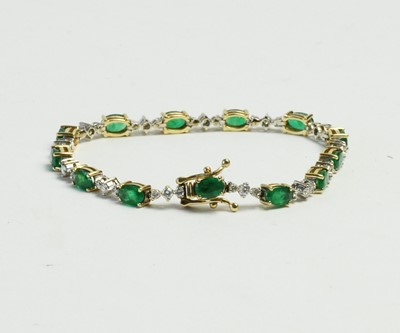 Lot 39 - Emerald and diamond bracelet