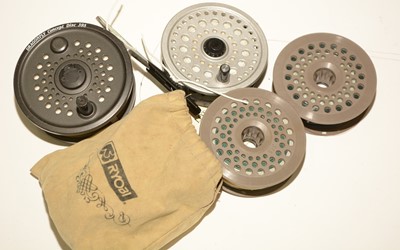 Lot 722 - Miscellaneous fishing tackle.