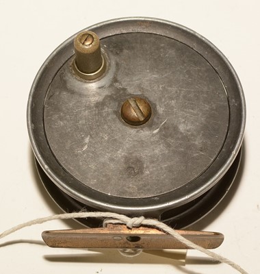 Lot 660 - 3in. vintage fishing reel.