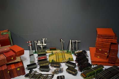 Lot 1218 - Hornby O Gauge buildings