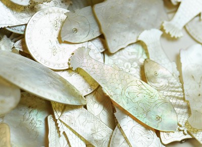 Lot 604 - Chinese mother-of-pearl gaming counters