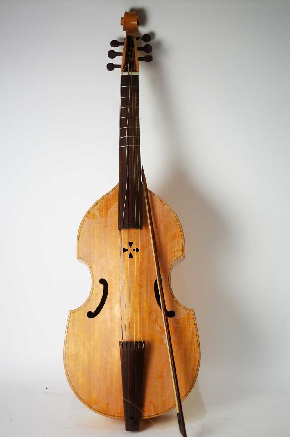 Lot 717 - Viol