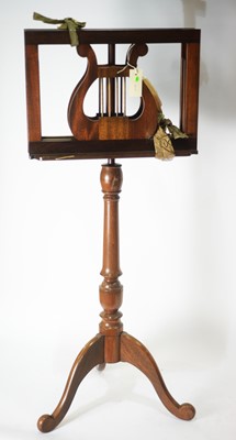 Lot 720 - Duet stand