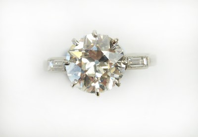Lot 50 - A solitaire diamond ring