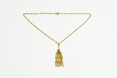 Lot 54 - 18ct gold tassel pendant